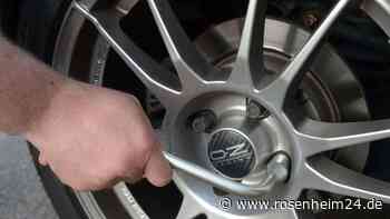 Vor Caritas-Schule bei Griesstätt: Radmuttern bei zwei Autos gelockert