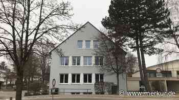 „Schön und gar nicht billig“: Anzings Schulhaus wird 60 Jahre alt