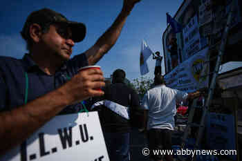 Impasse at strikebound B.C. ports not broken by renewed negotiations