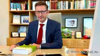 Minister indicates Australia could follow UK and force banks to reimburse scam victims