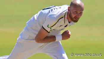 County Championship: Warwickshire make steady progress with bat after bowling out Kent