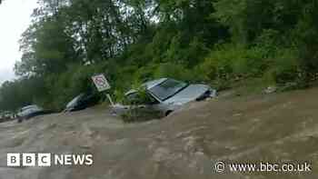 Dramatic rescue captured in flood-hit US