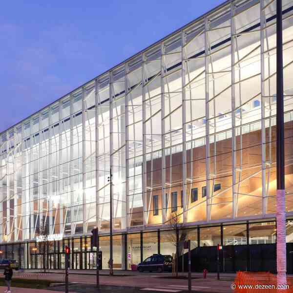 Glazed "street" cuts through university science centre in Paris by Bernard Tschumi Architects