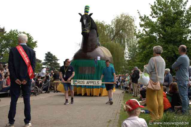 Peird van Appels trekt na dertien jaar weer door eigen dorpsstraten: “Het stond lang te verkommeren maar is nu weer in volle glorie te bewonderen”