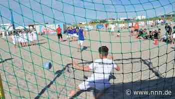 Schüler messen sich in Warnemünde bei der Beachsoccer-WM