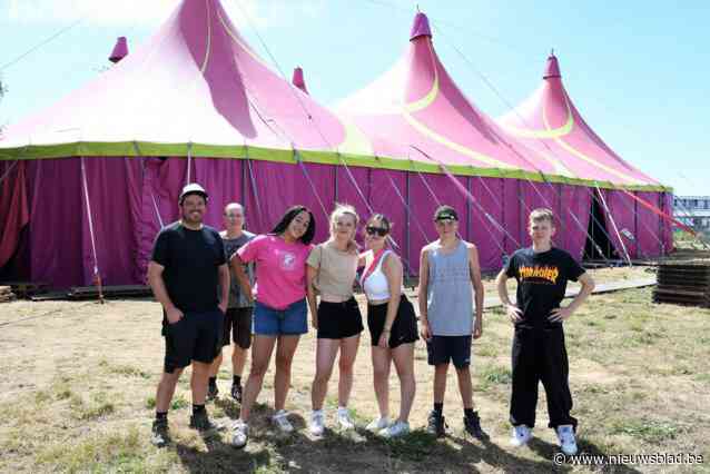 Strandfuif bereidt zich voor op twaalf uur lang feestgedruis: “De crème van de Belgische dj-wereld”