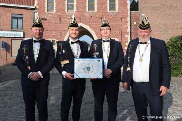 Ridders in de Wortelorde pronken voortaan met eigen Vlaamse wapenbrief: “Dit is uniek voor onze stad”