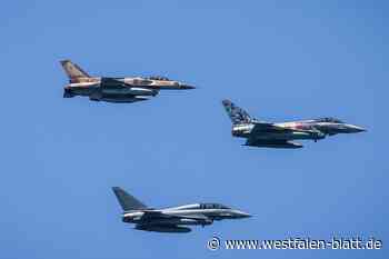 Eurofighter donnern im Tiefflug über Warburg