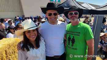 Pierre Poilievre 'does not agree' with 'straight pride' message in photo at Stampede