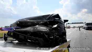 Aquaplaningunfall bei Gewitter: Auto schleudert auf A8 in Leitplanke