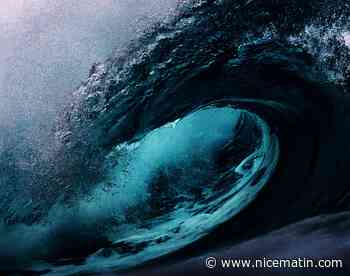 Le surfeur Mikala Jones décède lors d'un accident de surf en Indonésie, son artère fémorale sectionnée