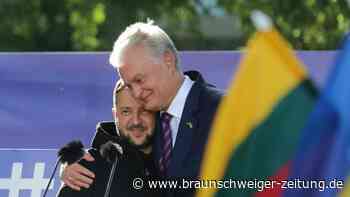 Selenskyj lässt sich von Litauern feiern