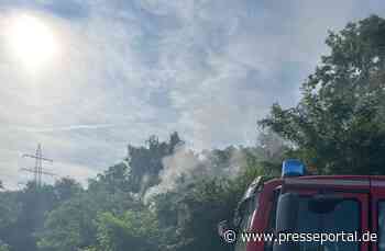FW-E: Brand in einem ehemaligen Bahngebäude in Essen - kräftezehrender Einsatz für die Feuerwehr