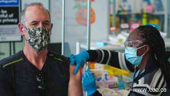 Updated COVID-19 vaccines recommended for fall boosters, Canada's vaccine advisers say