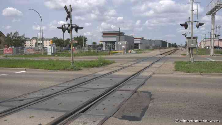 Premier asks transportation minister to build rail services from airports to downtown Edmonton, Calgary