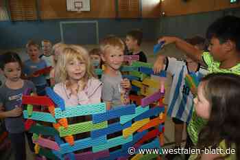 Schloß Holte-Stukenbrock: Experimente mit Wasser und Bauklötzen