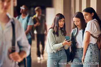 Junge Frauen klären Grundschüler über Mobbing auf