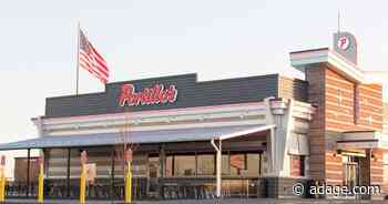 How Portillo’s markets Chicago hot dogs outside the Windy City