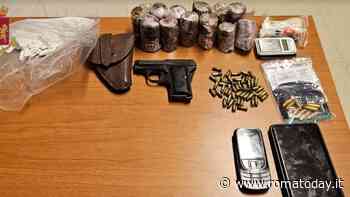 Il garage è una base dello spaccio: trovata droga e una pistola