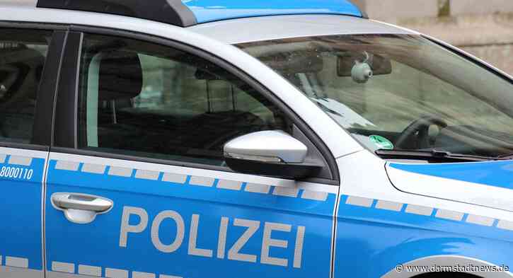Mehrere Fahrzeuge durch umgefallenen Baum beschädigt – Polizei sucht Besitzer