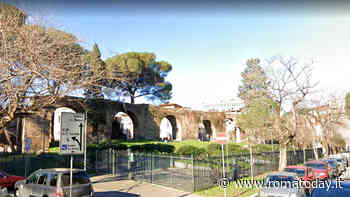 Paura nel parco: ragazzi minacciati con un coltello e rapinati