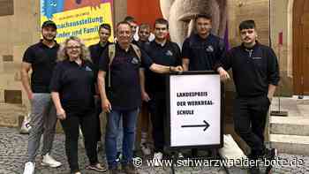 Werkrealschule Altensteig: Ministerin zeichnet KfZ-Werkstatt aus