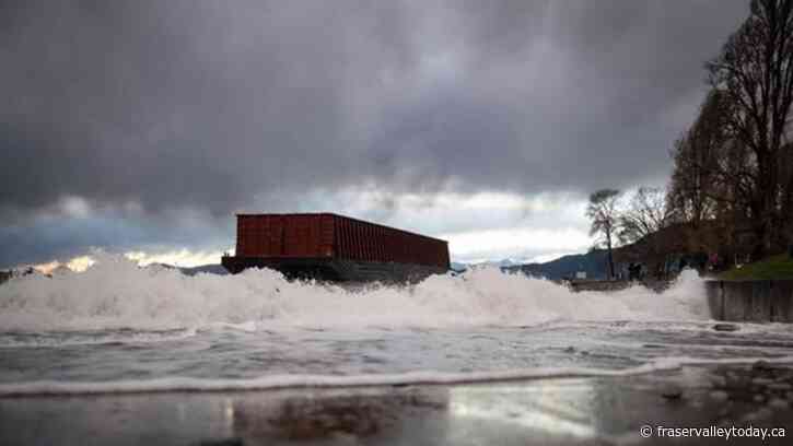 Four years after passage of law on abandoned boats, only two fines have been levied