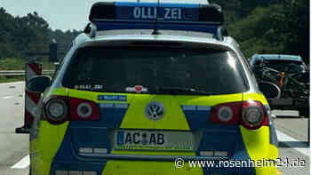 Mit „ACAB“-Kennzeichen und Blaulicht-Attrappe: „Völlig legale“ Fake-Polizei geht viral