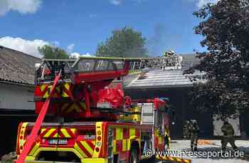 FW Mettmann: Brand einer Photovoltaikanlage auf dem Dach eines Gehöfts