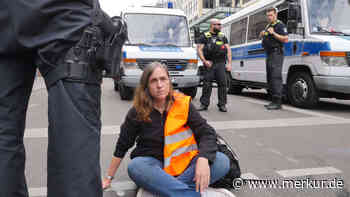 Angriff auf Klimakleber in Bamberg: Aktivisten mit stinkendem Fisch beworfen