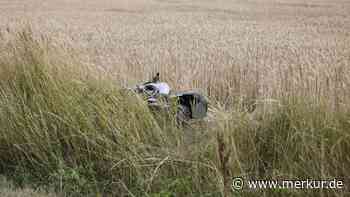 Auto und Motorrad krachen in Kreuzung zusammen: Biker (25) stirbt noch an der Unfallstelle