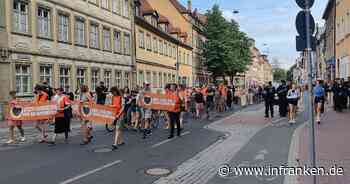 Bamberg: Klima-Kleber starten Protestmarsch nach Verurteilung im Schnellverfahren - Polizei ermahnt Fahrradfahrer
