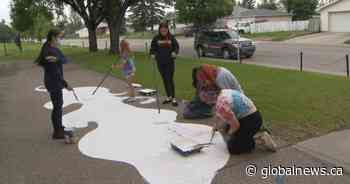 Indigenous and non-Indigenous youth ‘breaking barriers’ with new Calgary mural