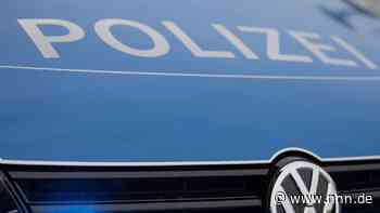 Passanten hindern einen Ladendieb an der Flucht