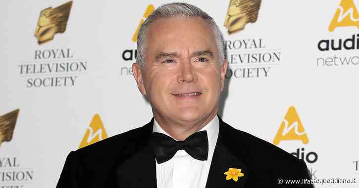 “Pagava un 17enne per ricevere foto esplicite”: il celebre anchorman Bbc Huw Edwards coinvolto in uno scandalo sessuale