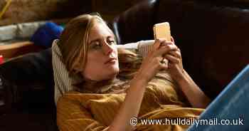 Eight in ten Brits admit to wasting their downtime - by scrolling on their phones