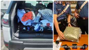 A bordo di un potente suv con un chilo di marijuana come bagaglio