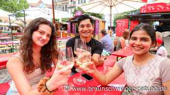 Weinmarkt auf dem Braunschweiger Kohlmarkt ist eröffnet
