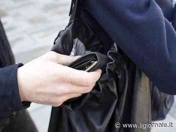 La beffa alla borseggiatrice dell'est. Lei pensa di farla franca, ma la arrestano così