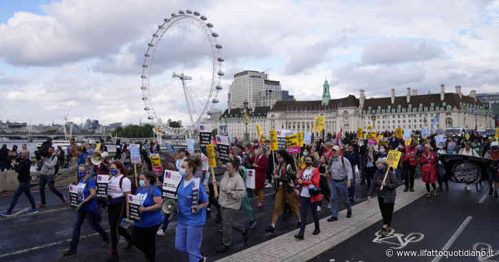 Gran Bretagna, aumenti di almeno il 5% per tutti i dipendenti pubblici. Primo passo del governo dopo mesi di proteste