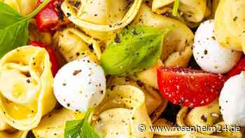 Einfach, schnell und leicht: Tortellini-Salat mit Pesto fürs Buffet beim Grillen