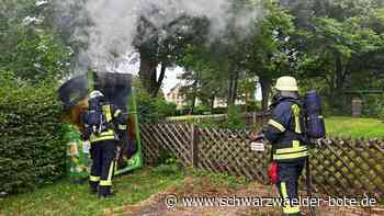 Feuer in Schömberg: Haben Kinder Altkleidercontainer in Brand gesetzt?
