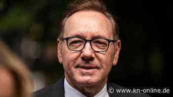 Kevin Spacey: Oscar-Gewinner räumt bei Prozess „romantische“ Berührungen und Sex ein