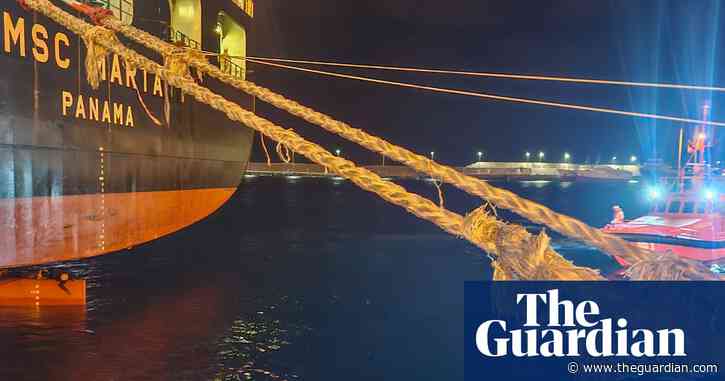 Canary Islands coastguard rescues two men balanced on ship’s rudder