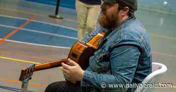 'I'm so incredibly proud of Lee': DeWyze remains Mount Prospect's Idol