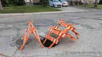 Street sinkhole worrying residents of Regina neighbourhood