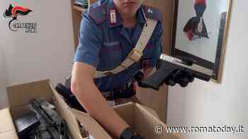 Il laboratorio per modificare pistole giocattolo in armi vere: forse usate per agguati e rapine