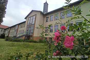 Wenn der Grundschul-Uhr in Steinhagen zu heiß wird