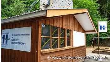 Helfende  Handwerker in Nagold: Naturfreundehaus   bekommt nach Brand  temporäre „Außenküche“