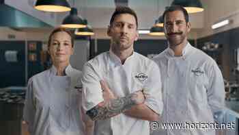 Kampagne von Yes, we're Open: Hard Rock Café schickt Lionel Messi an den Herd statt auf den Rasen